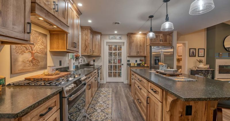 Hickory Classic Kitchen Cabinets